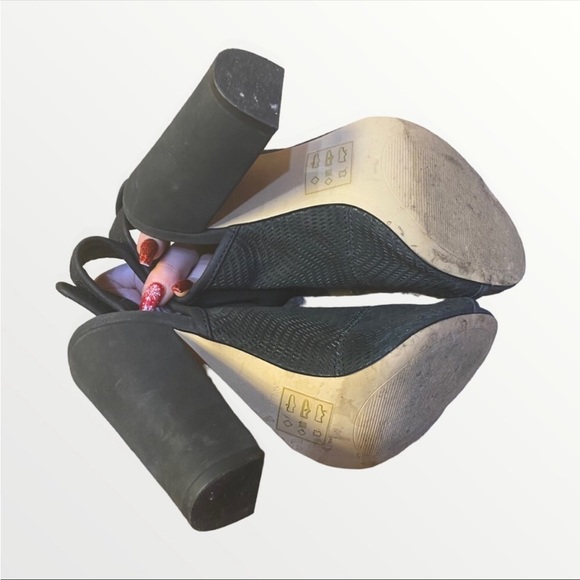 ALDO | Women's Black 7.5 Block Heels With Velcro Strap - Picture 2 of 7